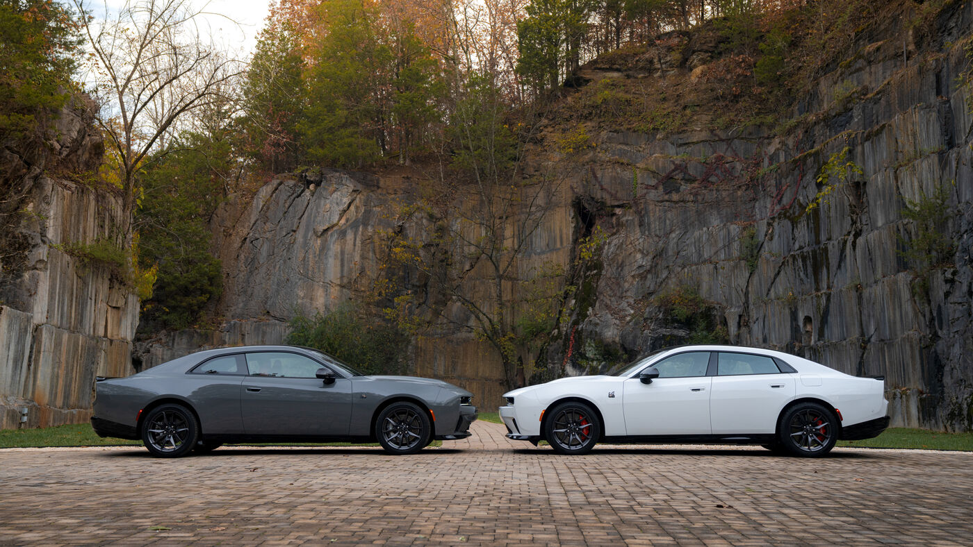Zwei Dodge Charger